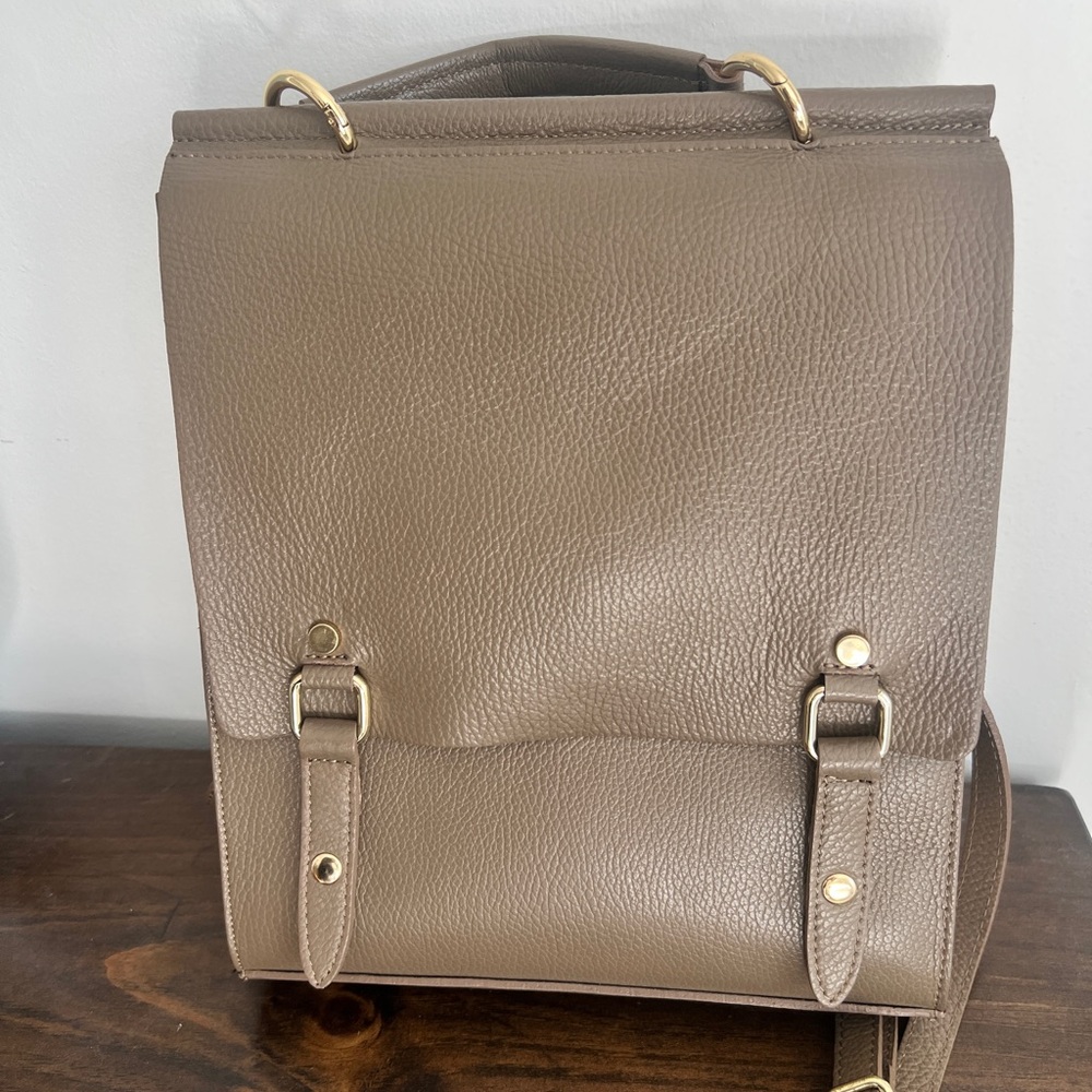 Stylish olive Italian Leather Women's Backpack